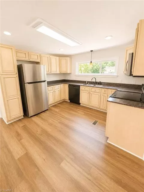 155 Trinity Dr, King, NC 27021 photo 5