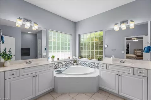 Bath - 3947 Navy Pl, High Point, NC 27265 photo 2 of 3