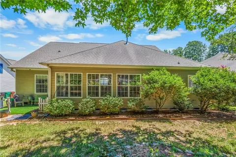 Exterior - 3947 Navy Pl, High Point, NC 27265 photo 6 of 9