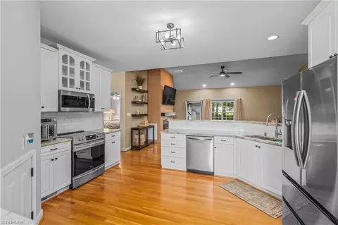 Kitchen - 3947 Navy Pl, High Point, NC 27265 photo 2 of 5