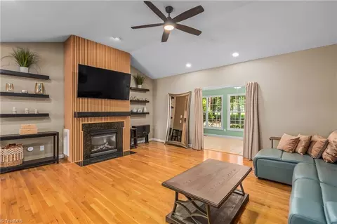 Living - 3947 Navy Pl, High Point, NC 27265 photo 2 of 2