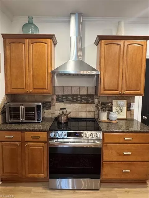 Kitchen - 254 Raspberry Ridge Dr, Clemmons, NC 27012 photo 6 of 7