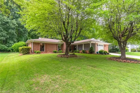 5325 Summerwood Dr, Greensboro, NC 27455