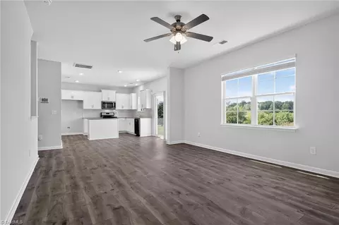 Living - 3772 Traveler Dr, Trinity, NC 27370 photo 3 of 3