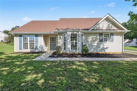 2406 Glen Laurel Dr, Greensboro, NC 27406
