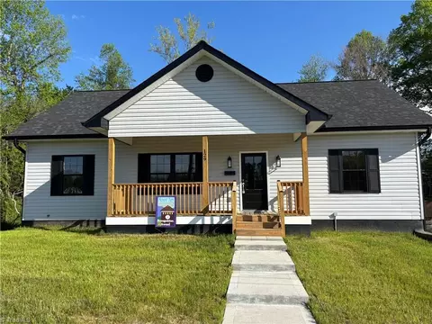 129 Oakdale St E, Mount Airy, NC 27030