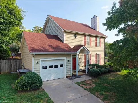 19 Crestbrook Ct, Greensboro, NC 27455