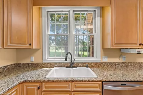 Kitchen - 6973 Chapsworth Dr, Trinity, NC 27370 photo 5 of 6