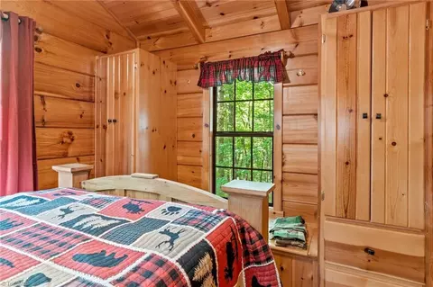 Bedroom - 157 Wolf Trl, Mcgrady, NC 28649 photo 3 of 3
