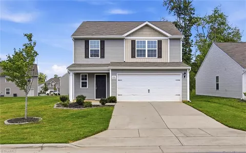 2106 Briar Run Dr, Greensboro, NC 27405