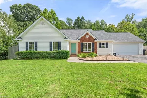 6941 Rangecrest Rd, Belews Creek, NC 27009