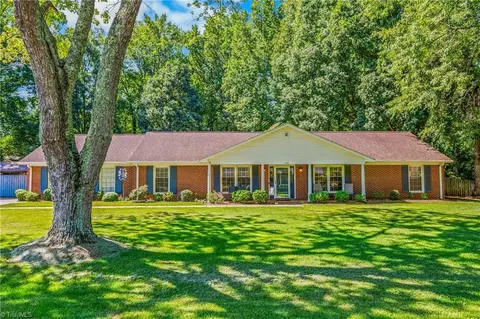 216 Vancouver Ct, Kernersville, NC 27284