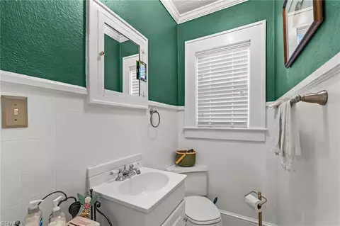 Bath - 710 Sunset Dr, High Point, NC 27262 photo 1 of 1
