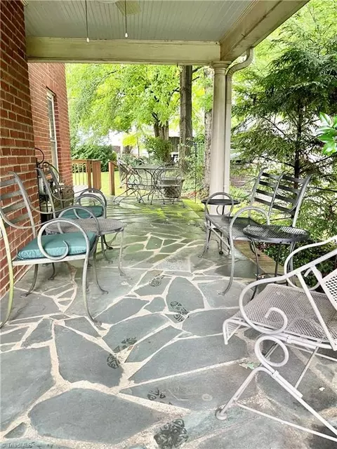 Exterior - 710 Sunset Dr, High Point, NC 27262 photo 2 of 3