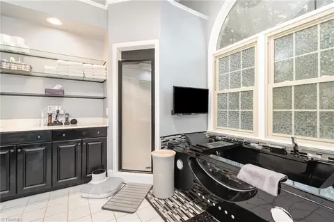 Bath - 2512 Burch Pt, High Point, NC 27265 photo 1 of 8