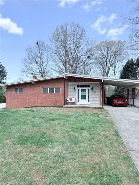 3743 Crosland Rd, Winston Salem, NC 27106