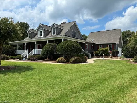 6967 Garrett Store Rd, Liberty, NC 27298