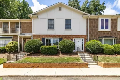 1 Fountain Manor Dr #B, Greensboro, NC 27405