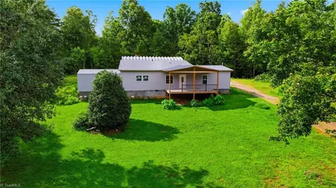 209 Bruno Ln, Boomer, NC 28606