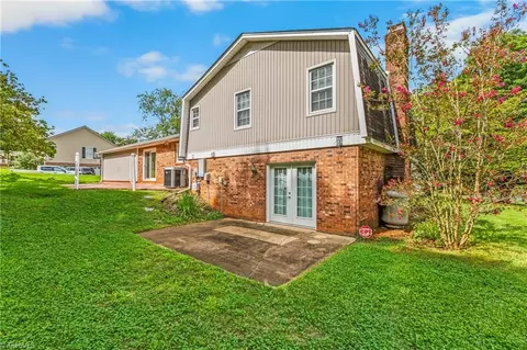 Exterior - 101 Asheview Ct, King, NC 27021 photo 6 of 9