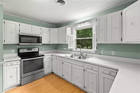 Kitchen - 101 Asheview Ct, King, NC 27021 photo 1 of 2