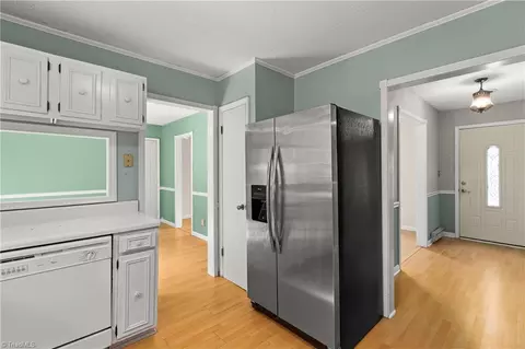 Entry Way - 101 Asheview Ct, King, NC 27021 photo 3 of 4