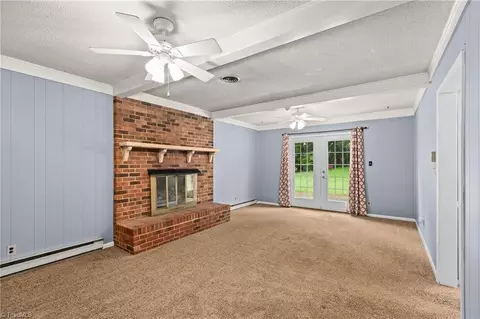 Living - 101 Asheview Ct, King, NC 27021 photo 3 of 4