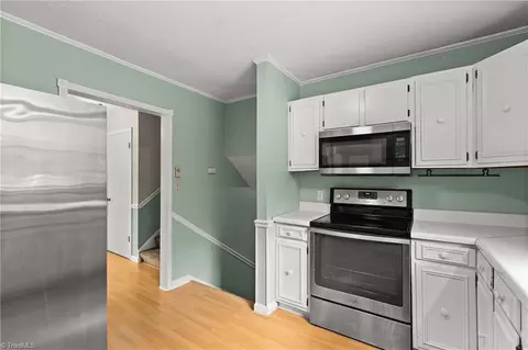 Entry Way - 101 Asheview Ct, King, NC 27021 photo 2 of 4