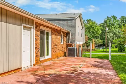 Exterior - 101 Asheview Ct, King, NC 27021 photo 4 of 9