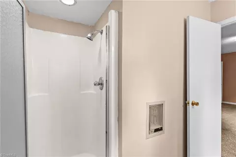 Bath - 101 Asheview Ct, King, NC 27021 photo 2 of 4