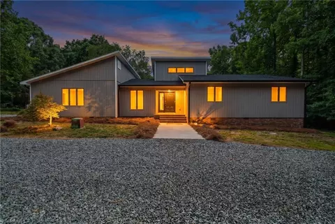 5707 Gatestone Dr, Greensboro, NC 27406