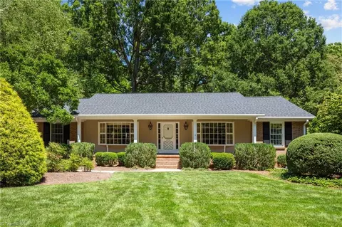 2922 Round Hill Rd, Greensboro, NC 27408