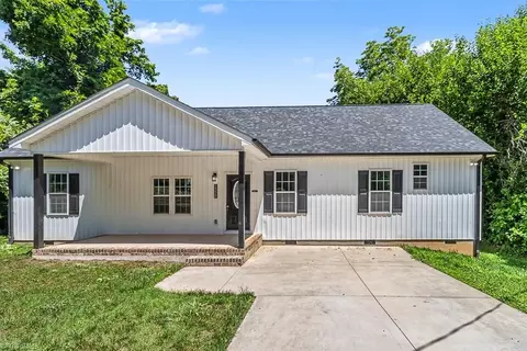 1329 Belleauwood St, Winston Salem, NC 27107