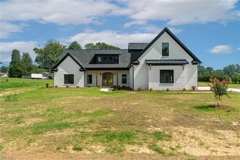 274 Garnet Ln, Lexington, NC 27295