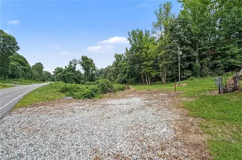 543 Bald Hill Loop Rd, Madison, NC 27025 photo 3