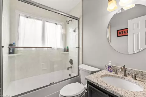 Bath - 4763 Pineview Dr, Trinity, NC 27370 photo 3 of 5