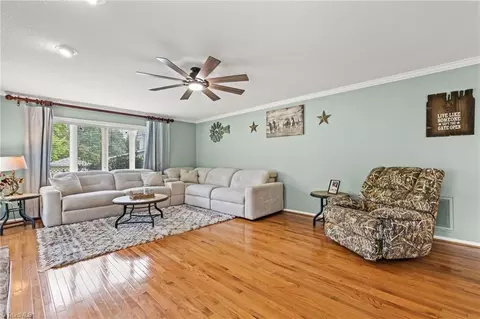 Living - 4763 Pineview Dr, Trinity, NC 27370 photo 2 of 3