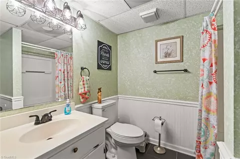 Bath - 4763 Pineview Dr, Trinity, NC 27370 photo 4 of 5