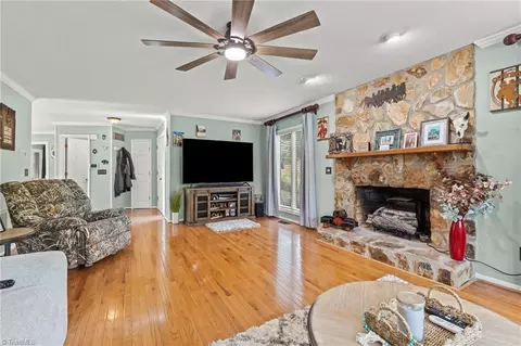 Living - 4763 Pineview Dr, Trinity, NC 27370 photo 3 of 3