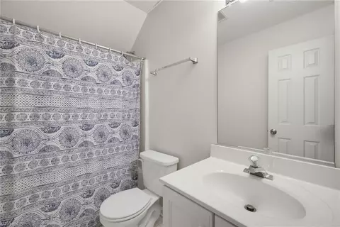 Bath - 3658 Single Leaf Ct, High Point, NC 27265 photo 4 of 4