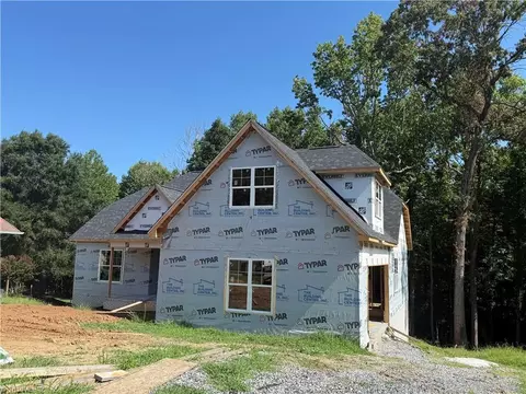 2110 Candelar Dr, High Point, NC 27265 photo 2