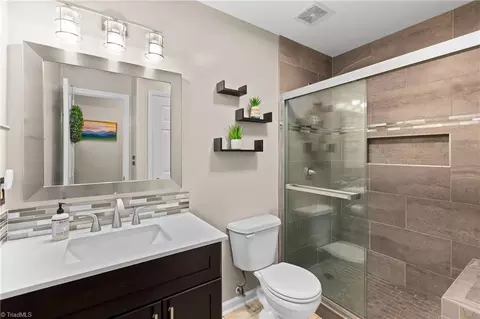 Bath - 307 Devon Dr E, Mount Airy, NC 27030 photo 2 of 2