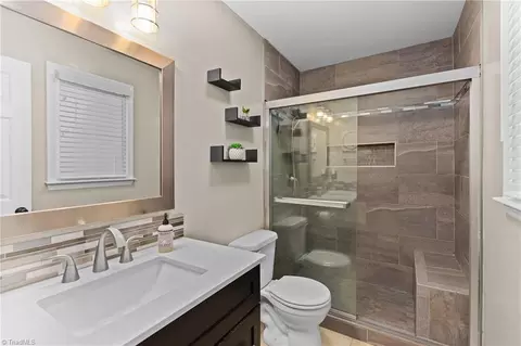 Bath - 307 Devon Dr E, Mount Airy, NC 27030 photo 1 of 2