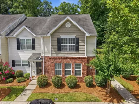 42 Ledgerstone Ln, Greensboro, NC 27407
