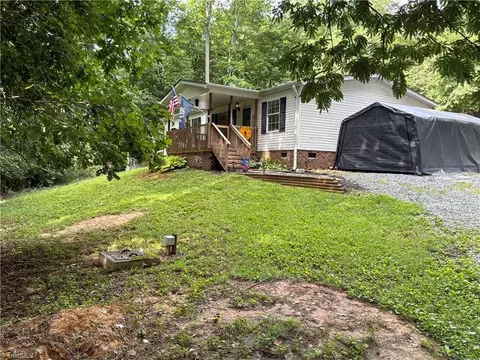 5164 Yukon Rd, Walkertown, NC 27051