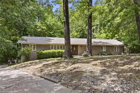 6 Hidden Valley Ct, Greensboro, NC 27407