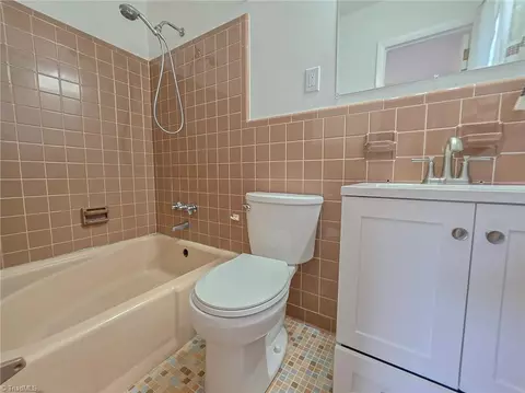 Bath - 506 Archergate Rd, Browns Summit, NC 27214 photo 2 of 2