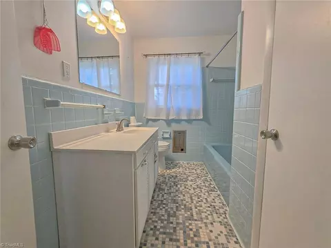 Bath - 506 Archergate Rd, Browns Summit, NC 27214 photo 1 of 2