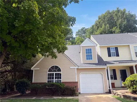 30 Pickwick Pl, Greensboro, NC 27407