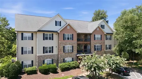 4762 Tatton Park Cir #2D, Winston Salem, NC 27103